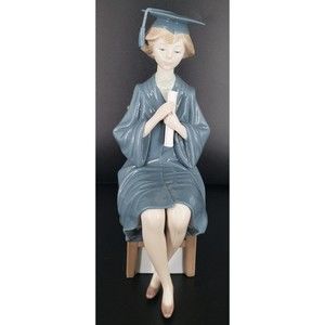 Vintage 1983 Retired Lladro Young Lady Graduate  #5199 Made in Spain